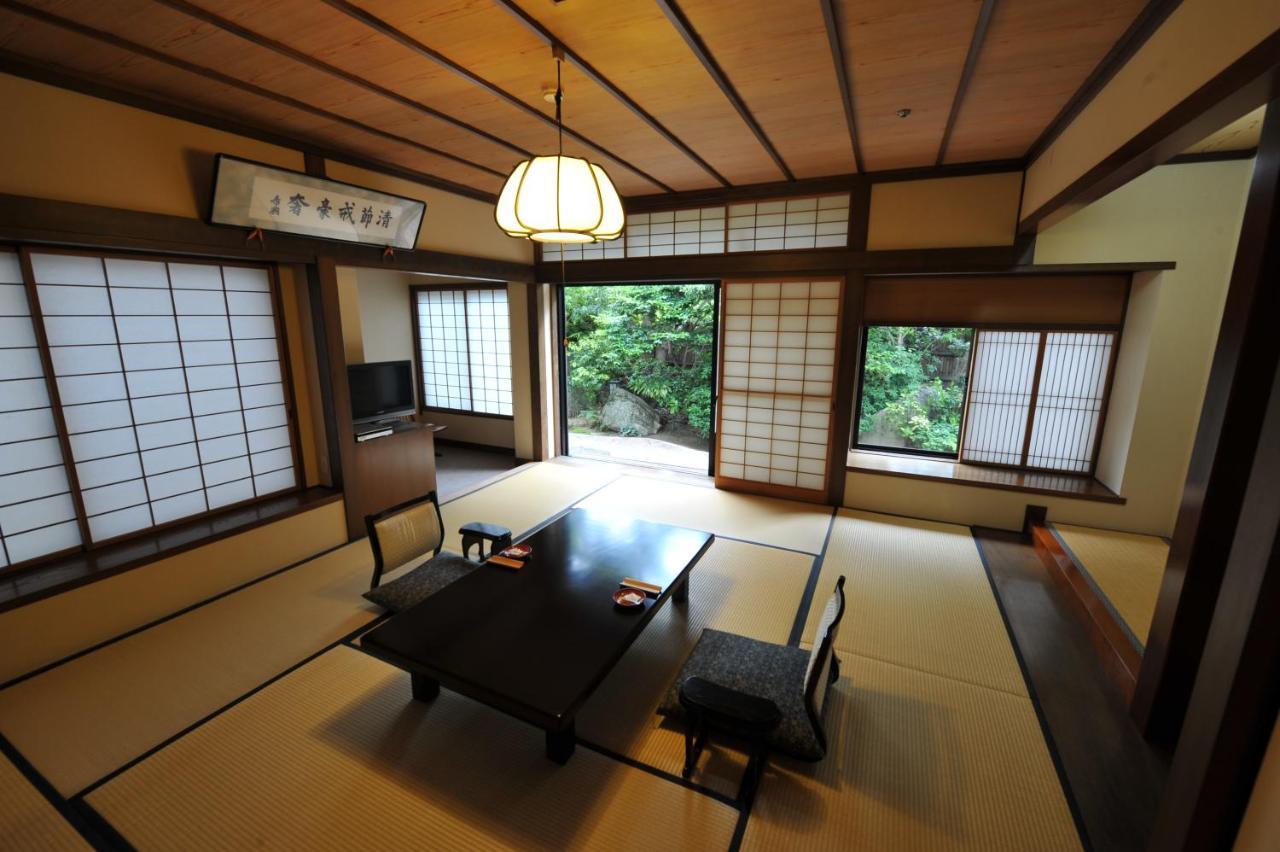 Готель Hagi No Yado Tomoe Екстер'єр фото